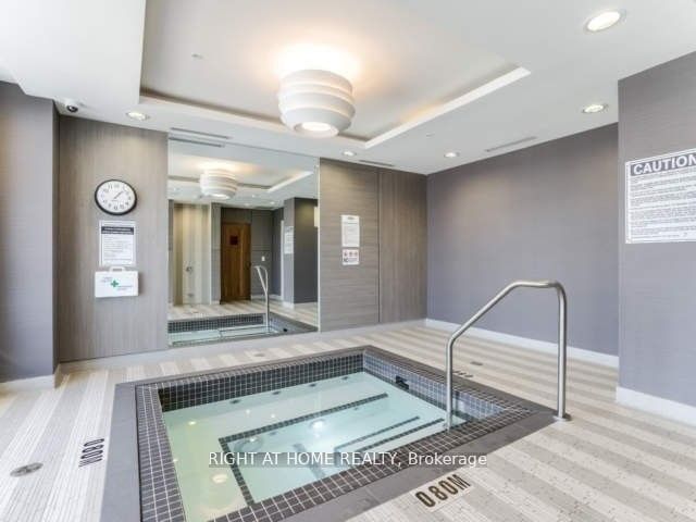 9199 Yonge St, unit 517 for sale