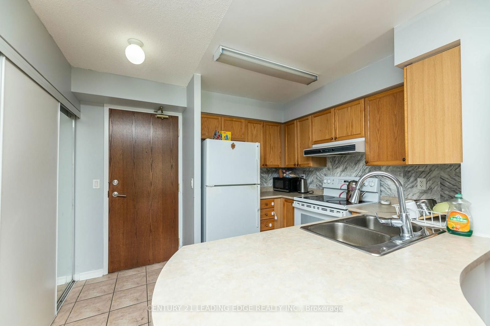 11 Oneida Cres, unit 712 for sale - image #5