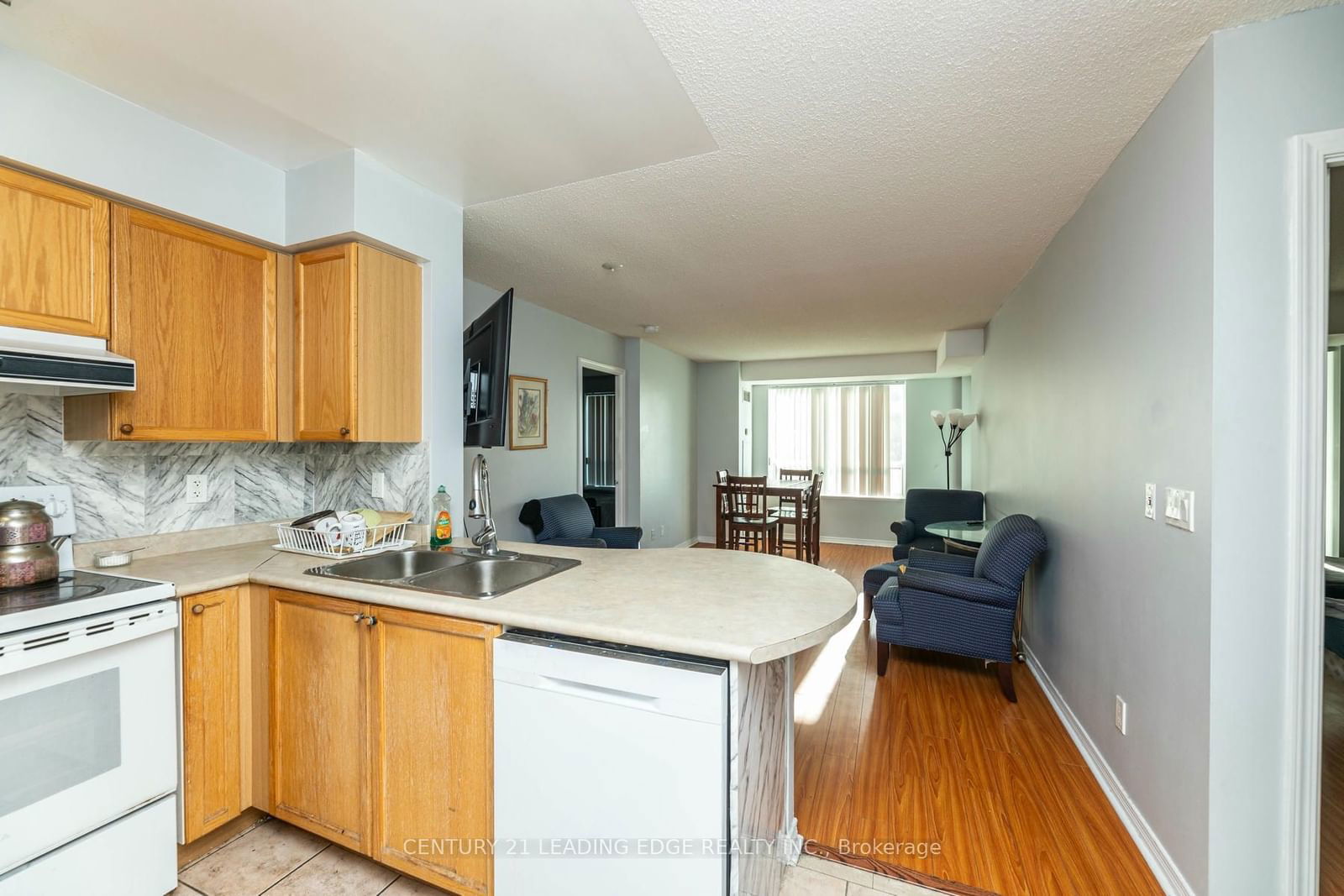 11 Oneida Cres, unit 712 for sale