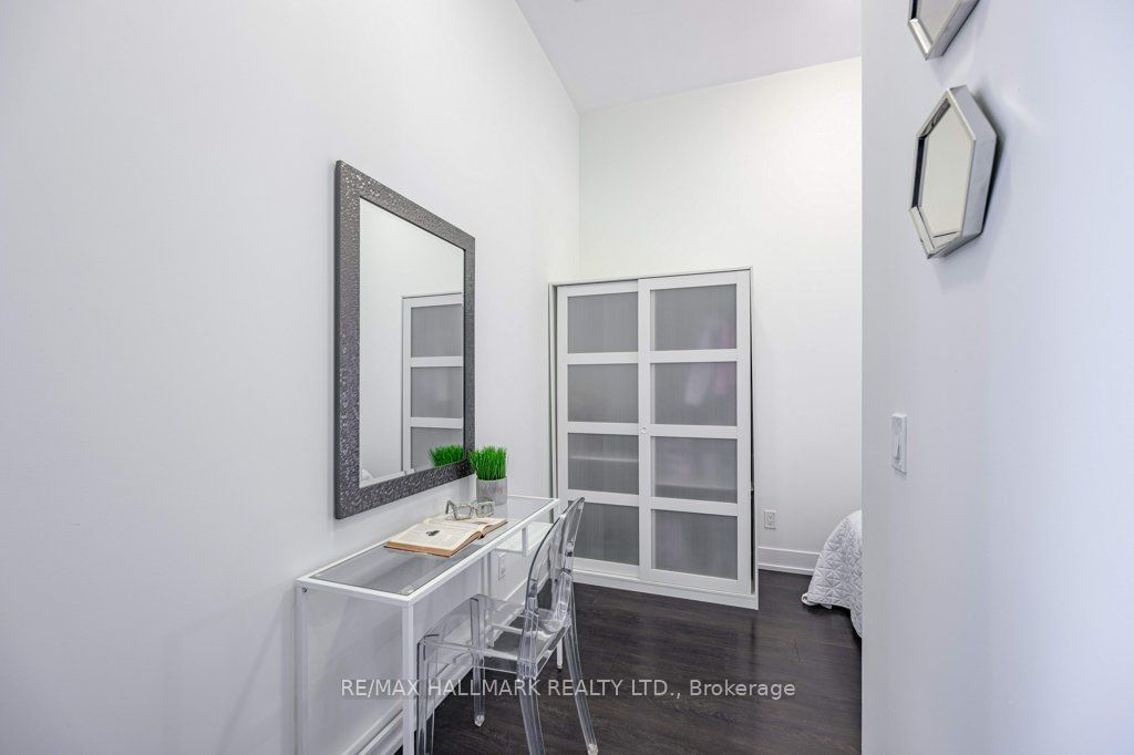 9471 Yonge St, unit 116 for sale