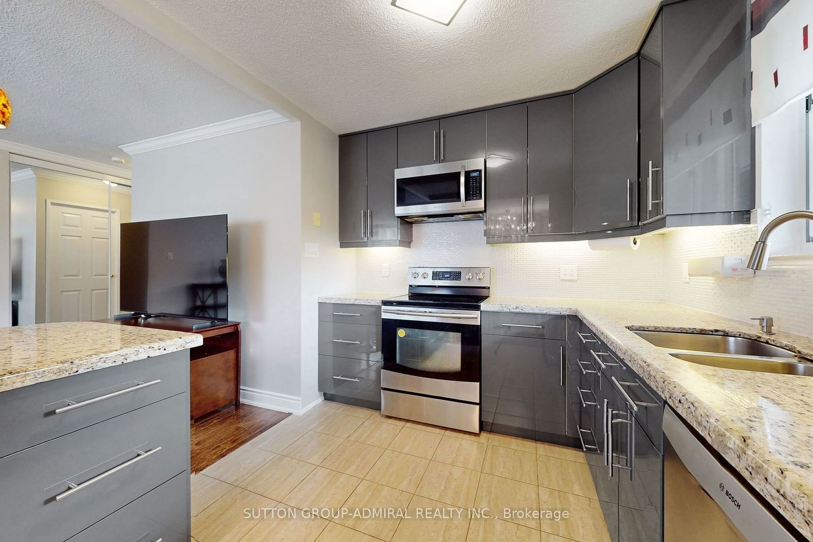 7451 Yonge St, unit 401 for sale - image #14