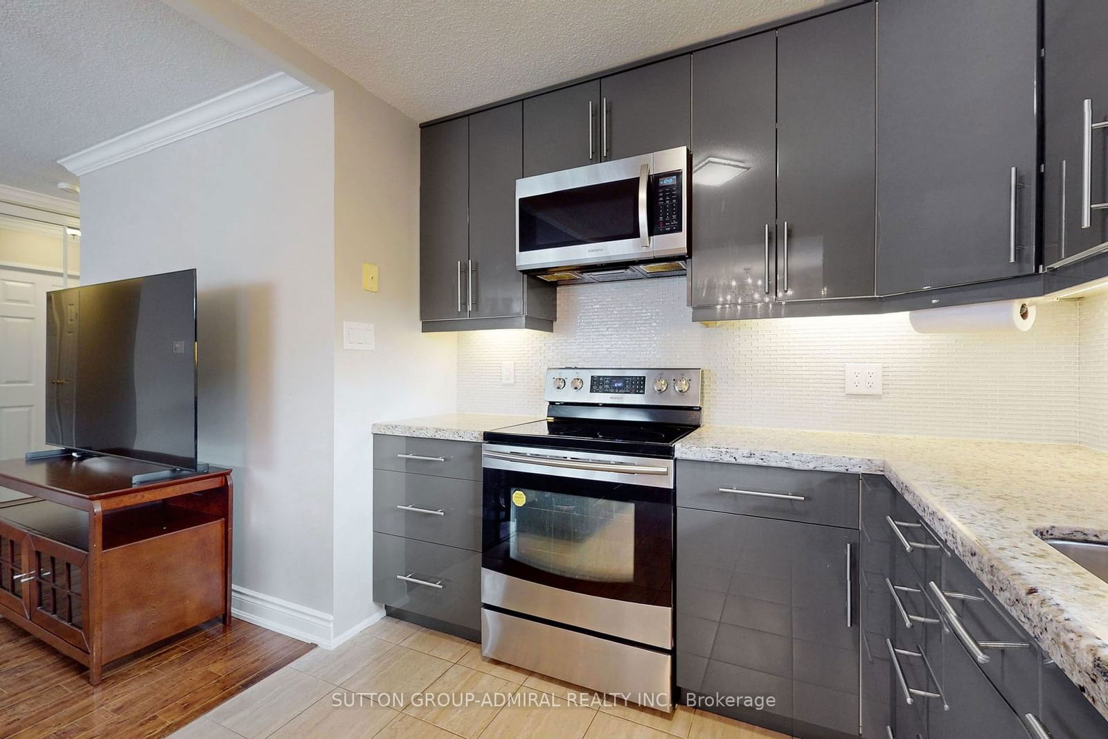 7451 Yonge St, unit 401 for sale - image #17