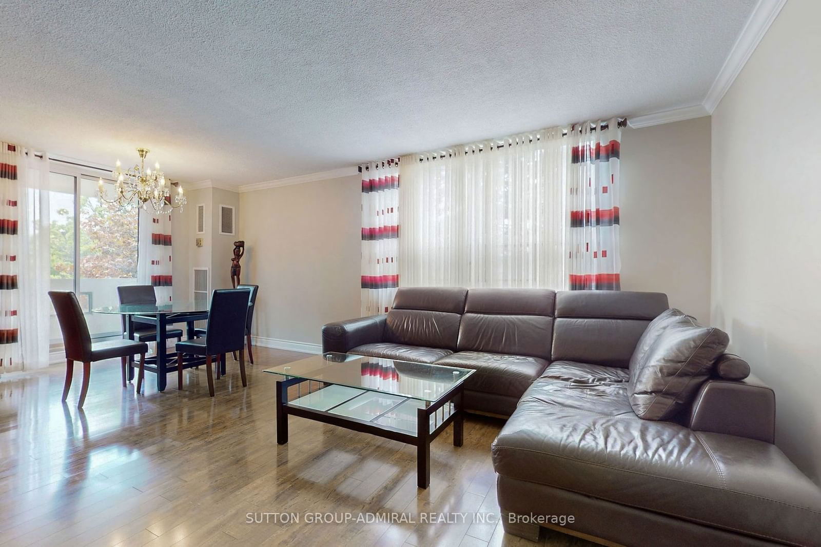 7451 Yonge St, unit 401 for sale - image #3