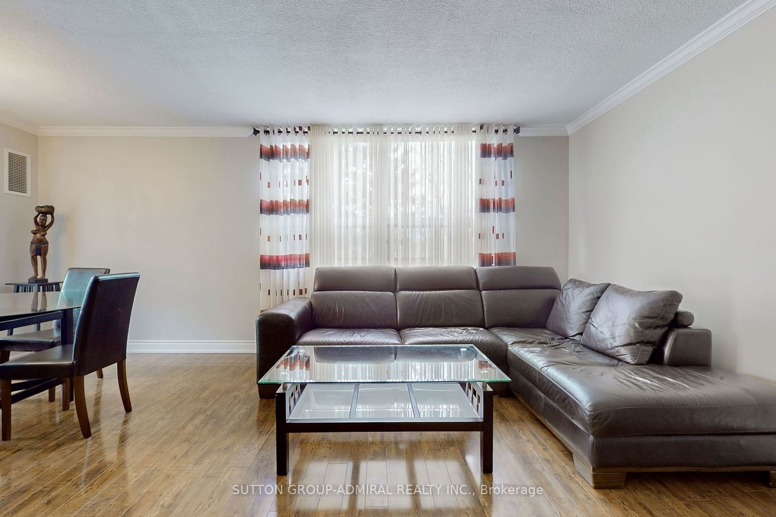 7451 Yonge St, unit 401 for sale