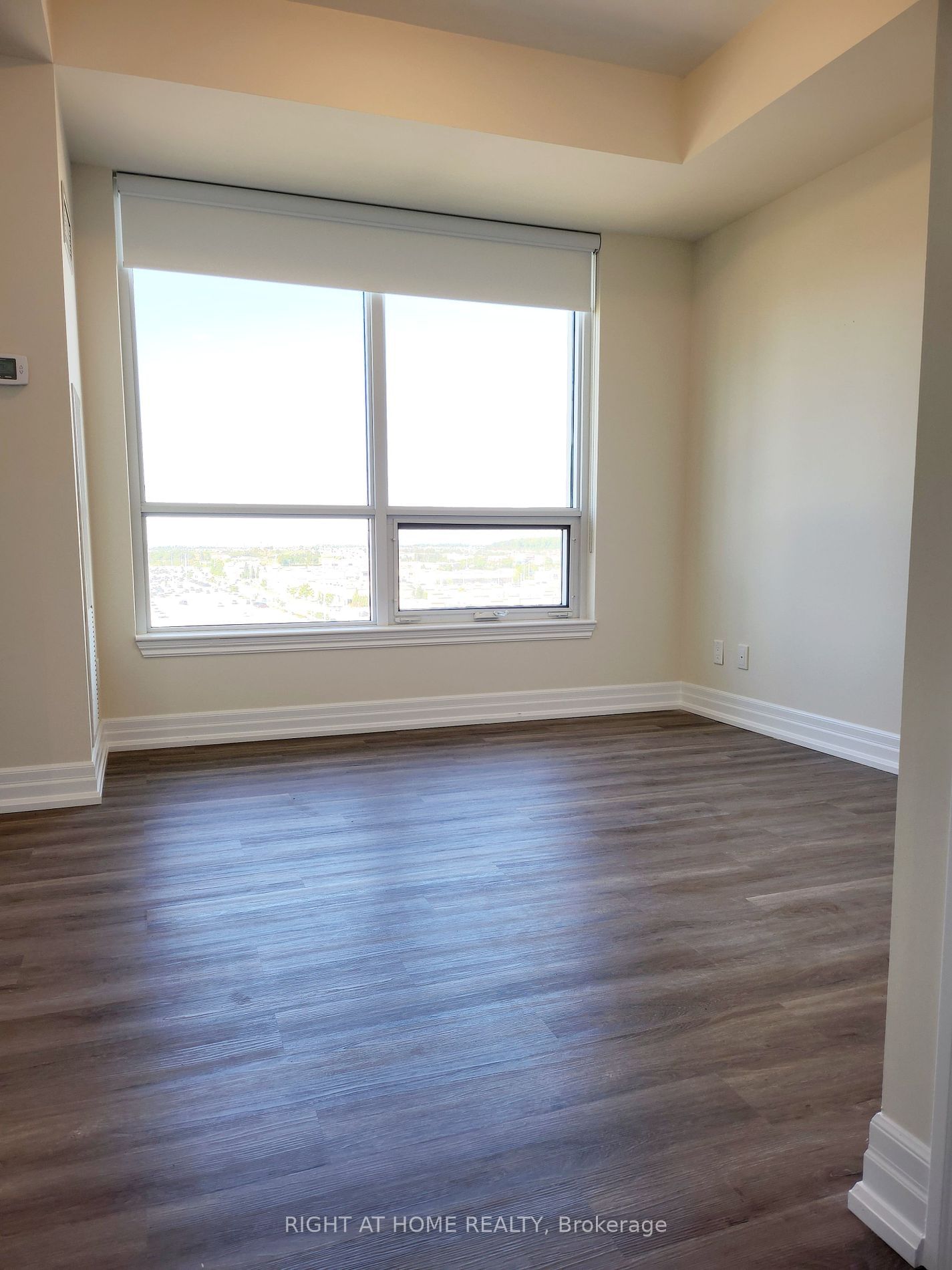 9075 Jane St St, unit 908 for rent