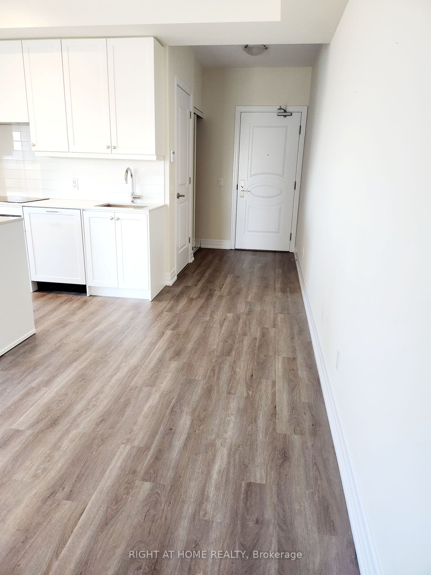 9075 Jane St St, unit 908 for rent