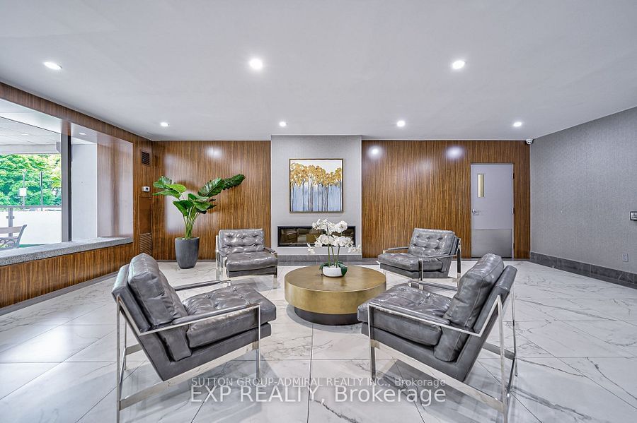 60 Inverlochy Blvd, unit 703 for sale - image #3