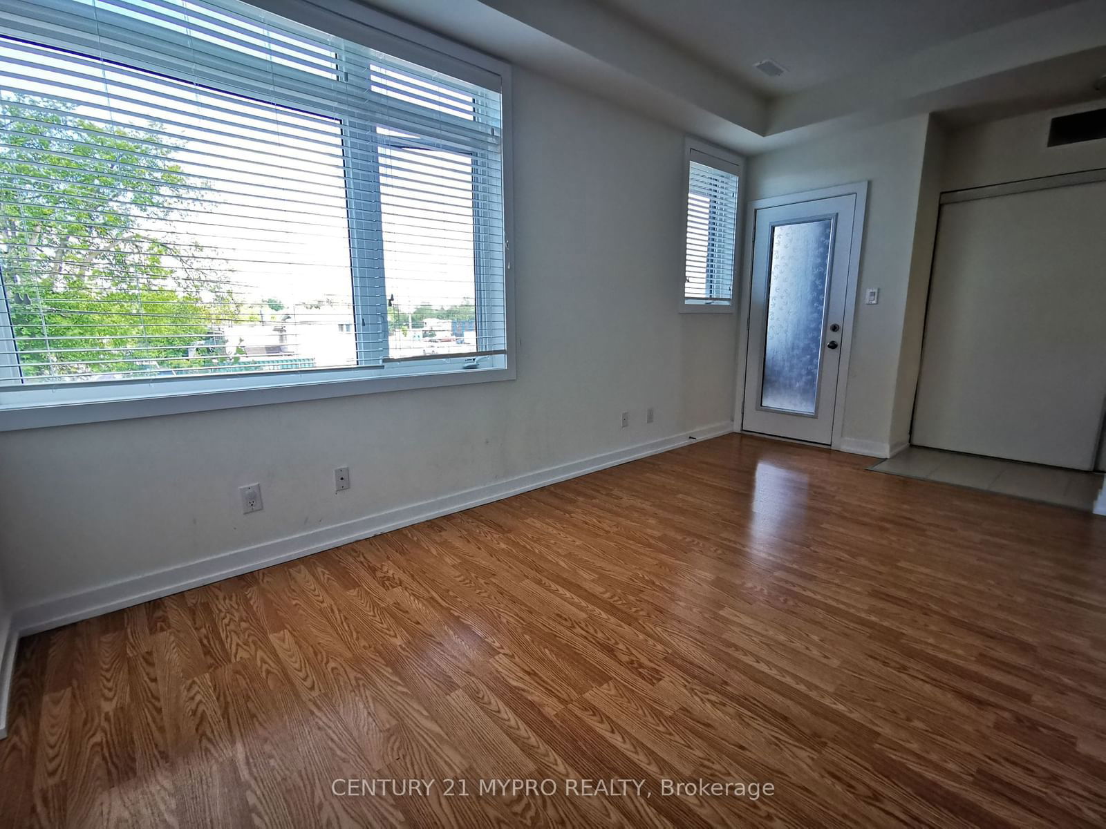 370 Red Maple Rd, unit 108 for rent - image #10