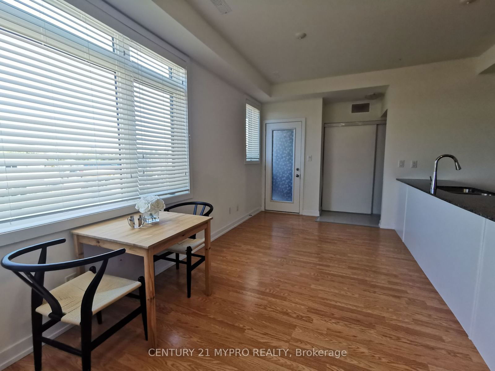 370 Red Maple Rd, unit 108 for rent - image #8