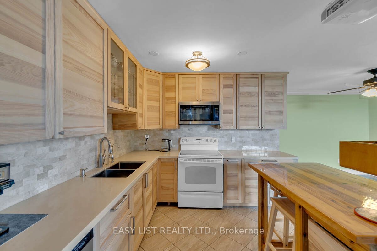 20 Harding Blvd W, unit 810 for sale - image #12