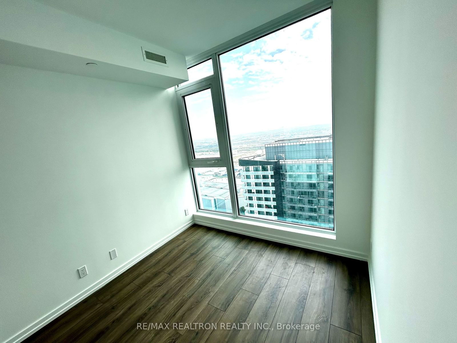 7890 JANE St, unit 4509 for rent - image #16