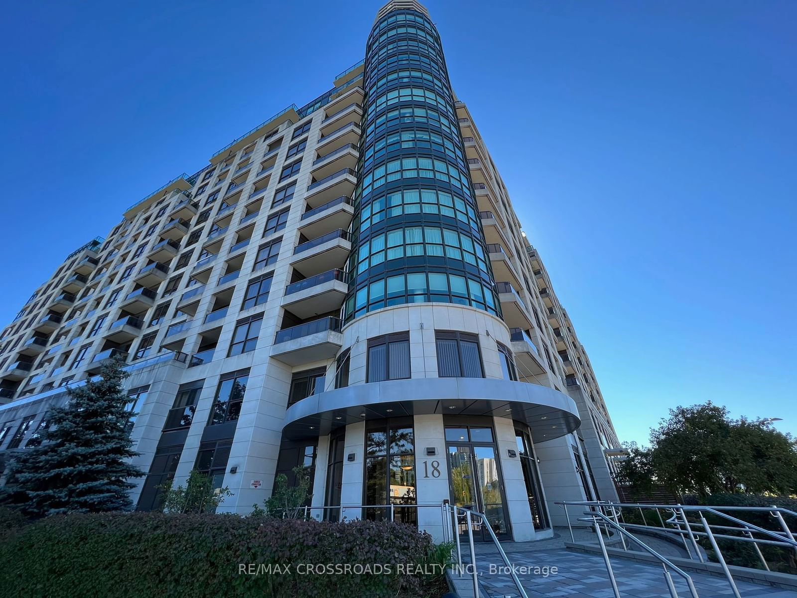 18 Harding Blvd, unit 304 for rent - image #1