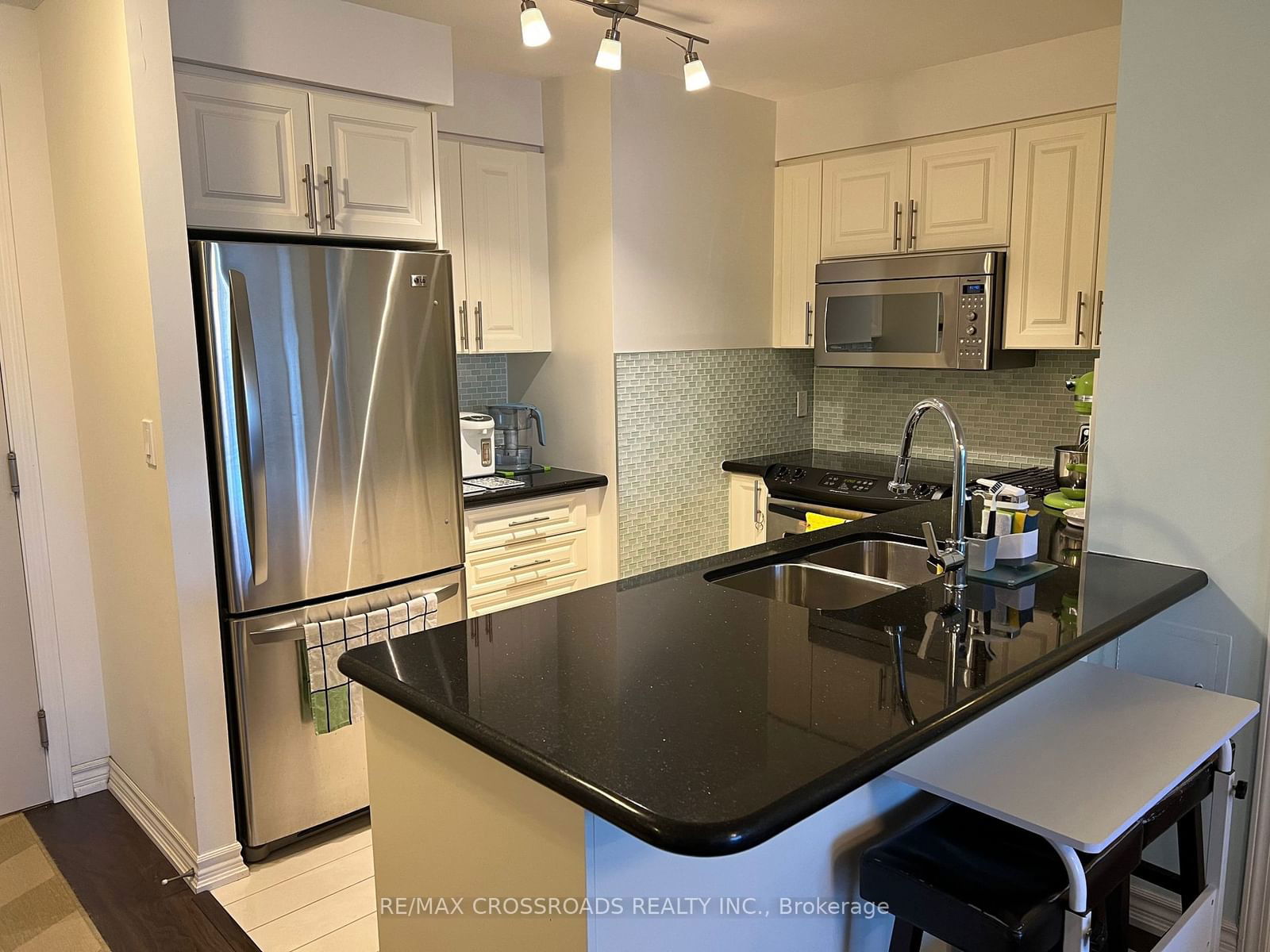 18 Harding Blvd, unit 304 for rent - image #11