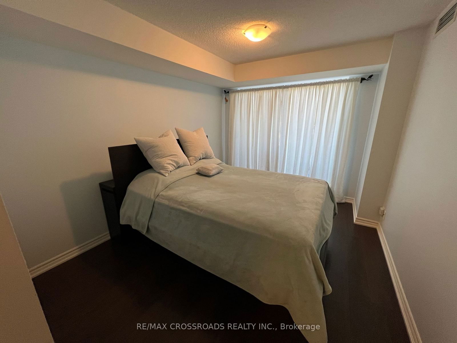 18 Harding Blvd, unit 304 for rent - image #9