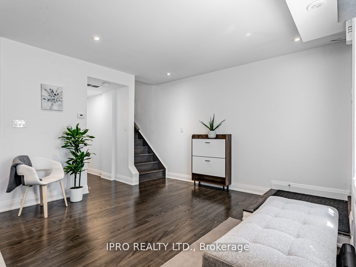 326 John St, unit TH143 for sale - image #10