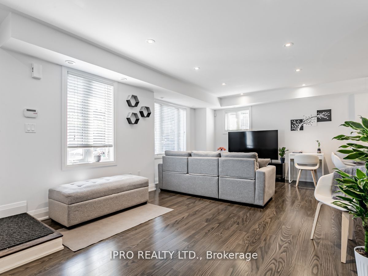 326 John St, unit TH143 for sale - image #12