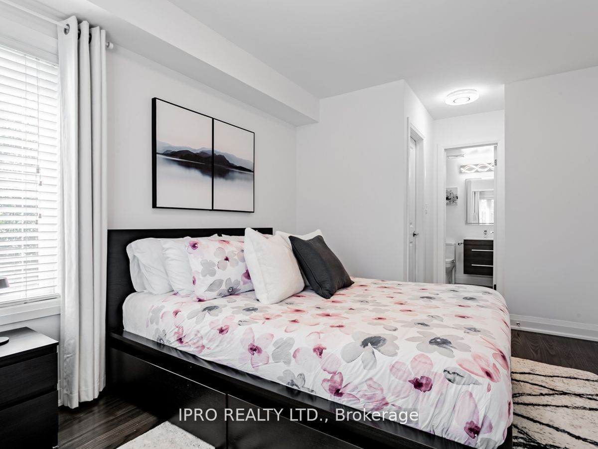 326 John St, unit TH143 for sale