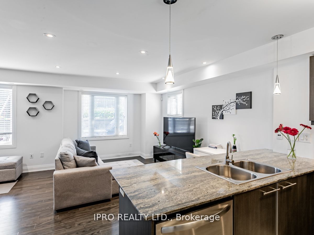 326 John St, unit TH143 for sale