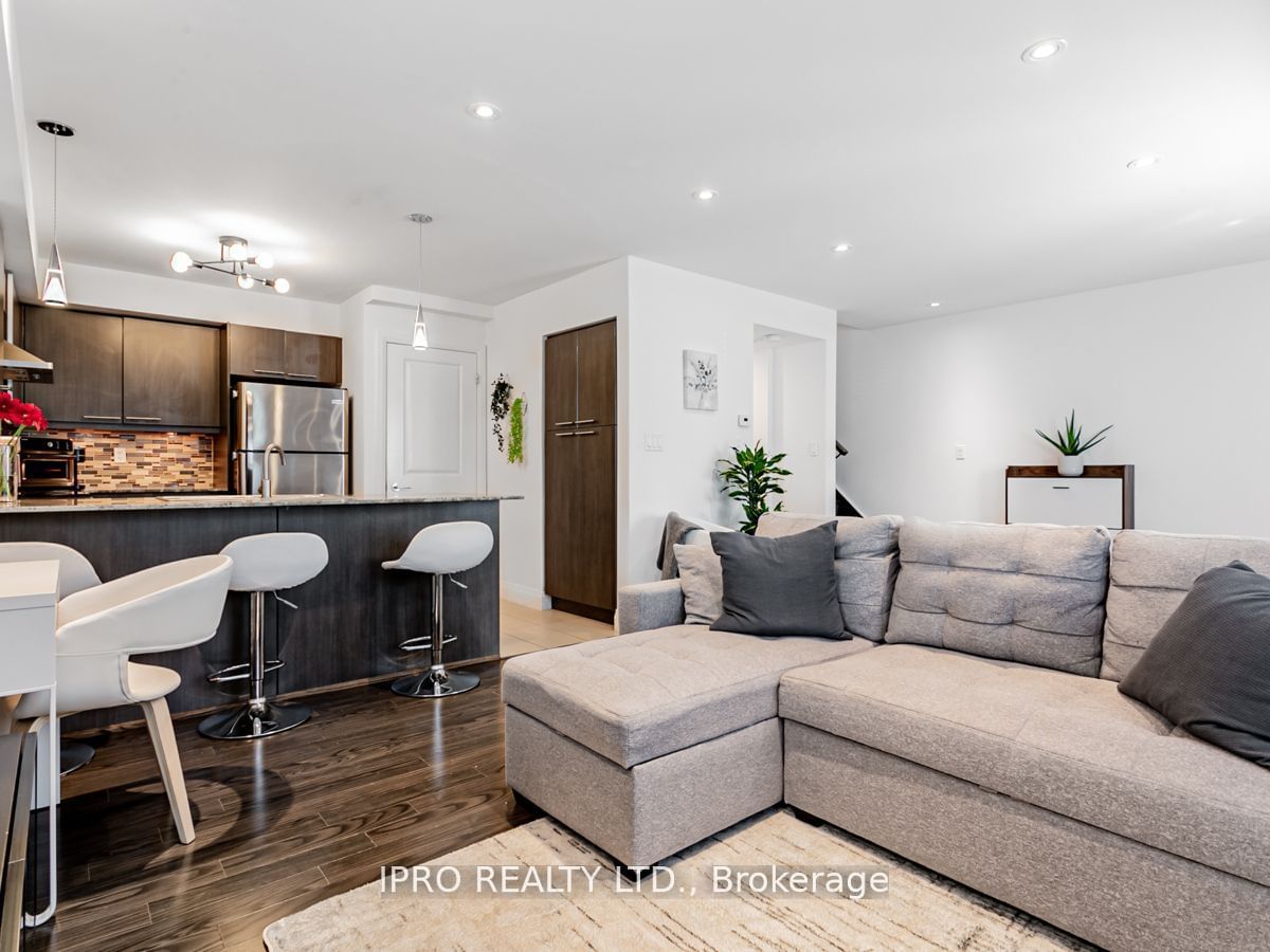 326 John St, unit TH143 for sale - image #8