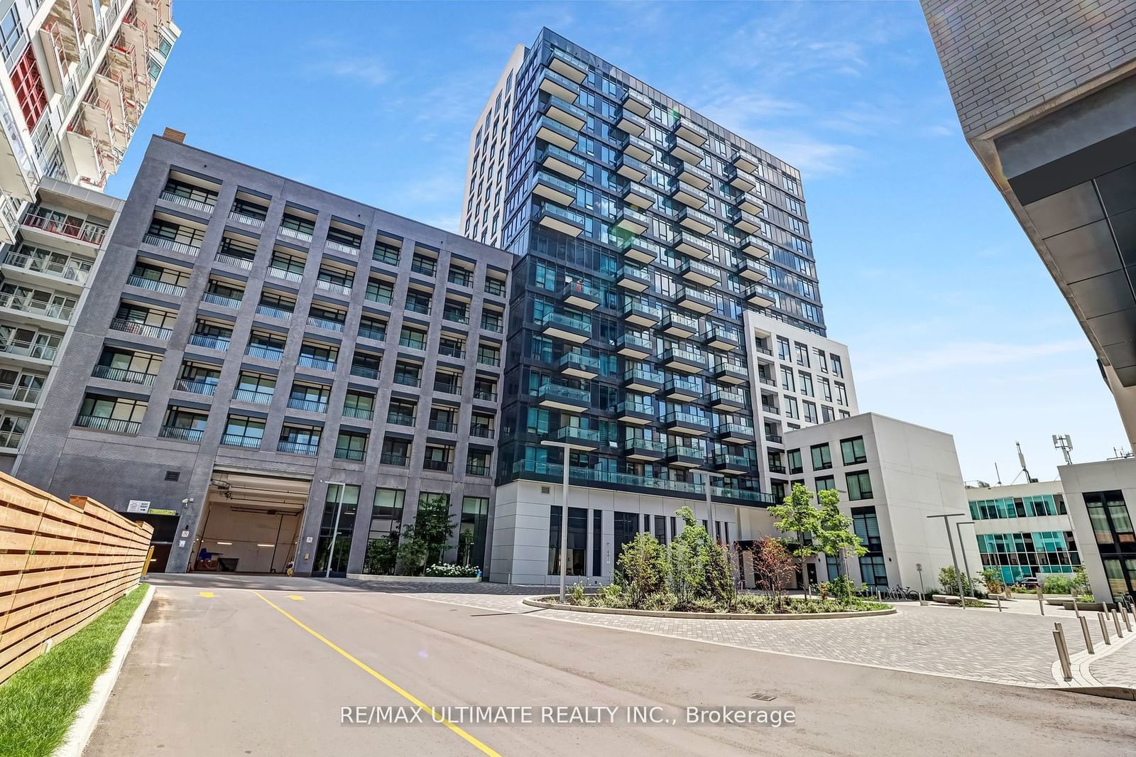 8868 Yonge St, unit 1111E for rent