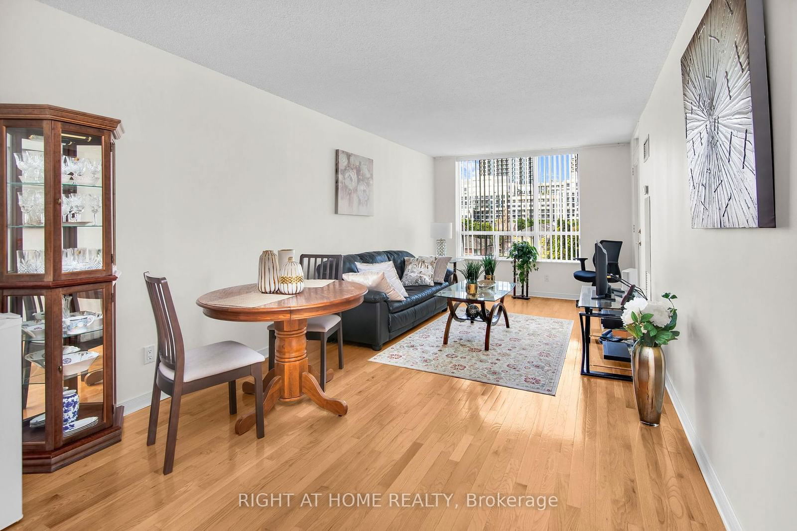 19 Northern Heights Dr, unit 404 for sale - image #2