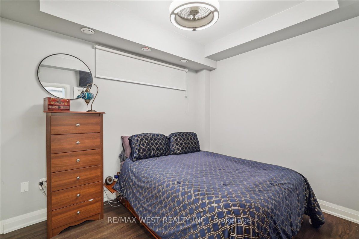 32 Coles Ave, unit F1101 for sale - image #5