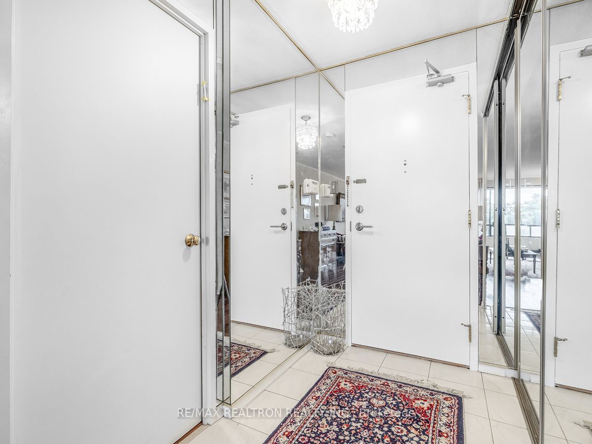 7460 Bathurst St, unit 407 for sale - image #2