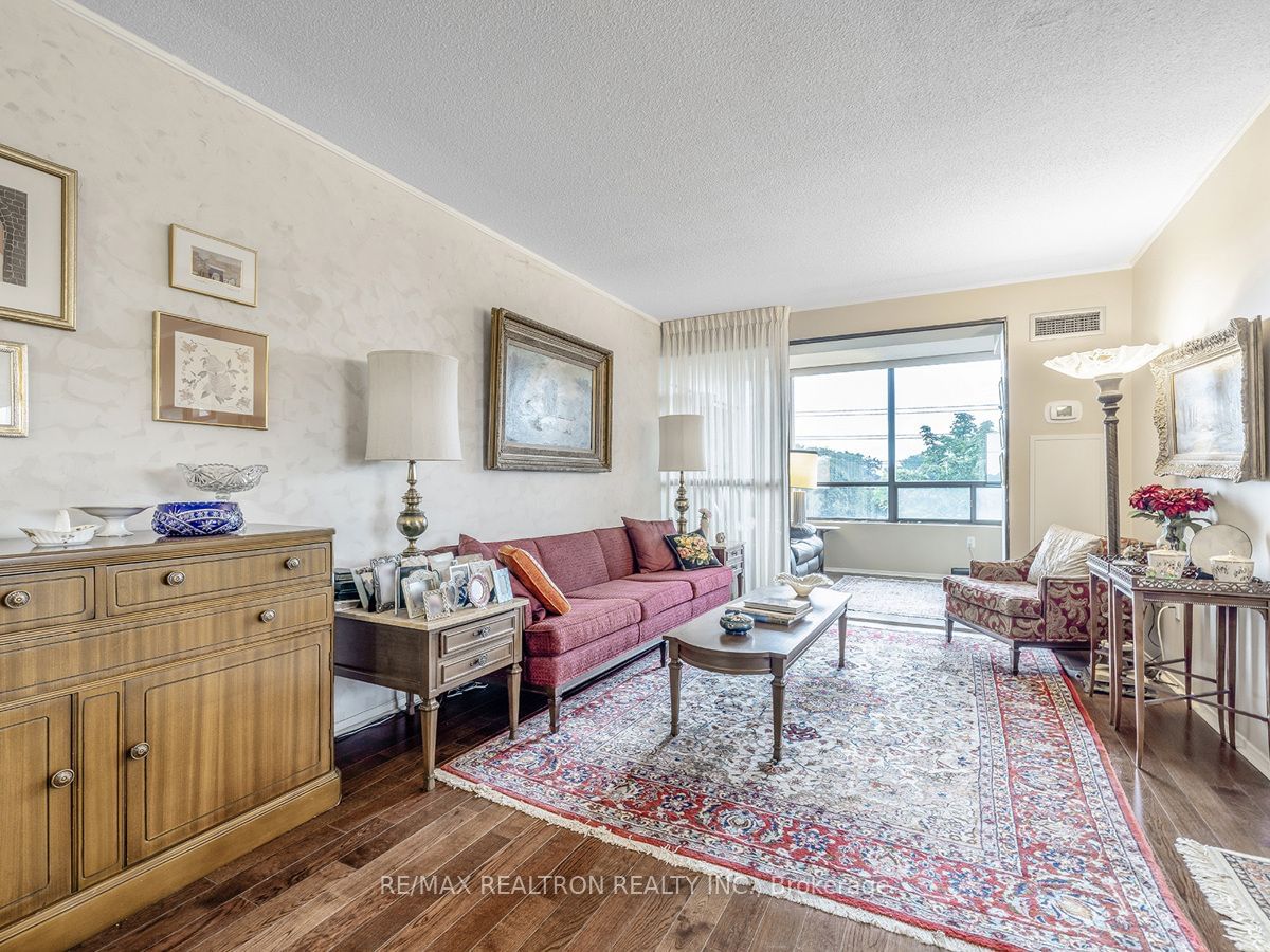 7460 Bathurst St, unit 407 for sale - image #5