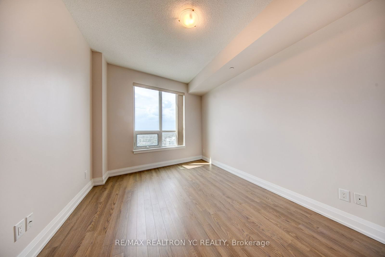 7171 Yonge St, unit 2008 for rent - image #11