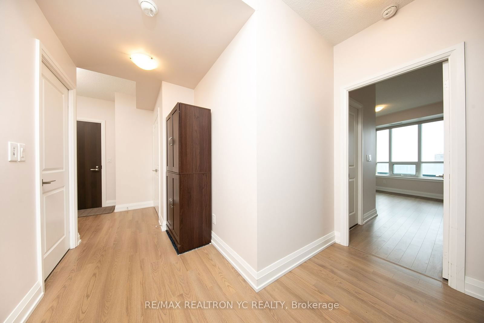 7171 Yonge St, unit 2008 for rent - image #8