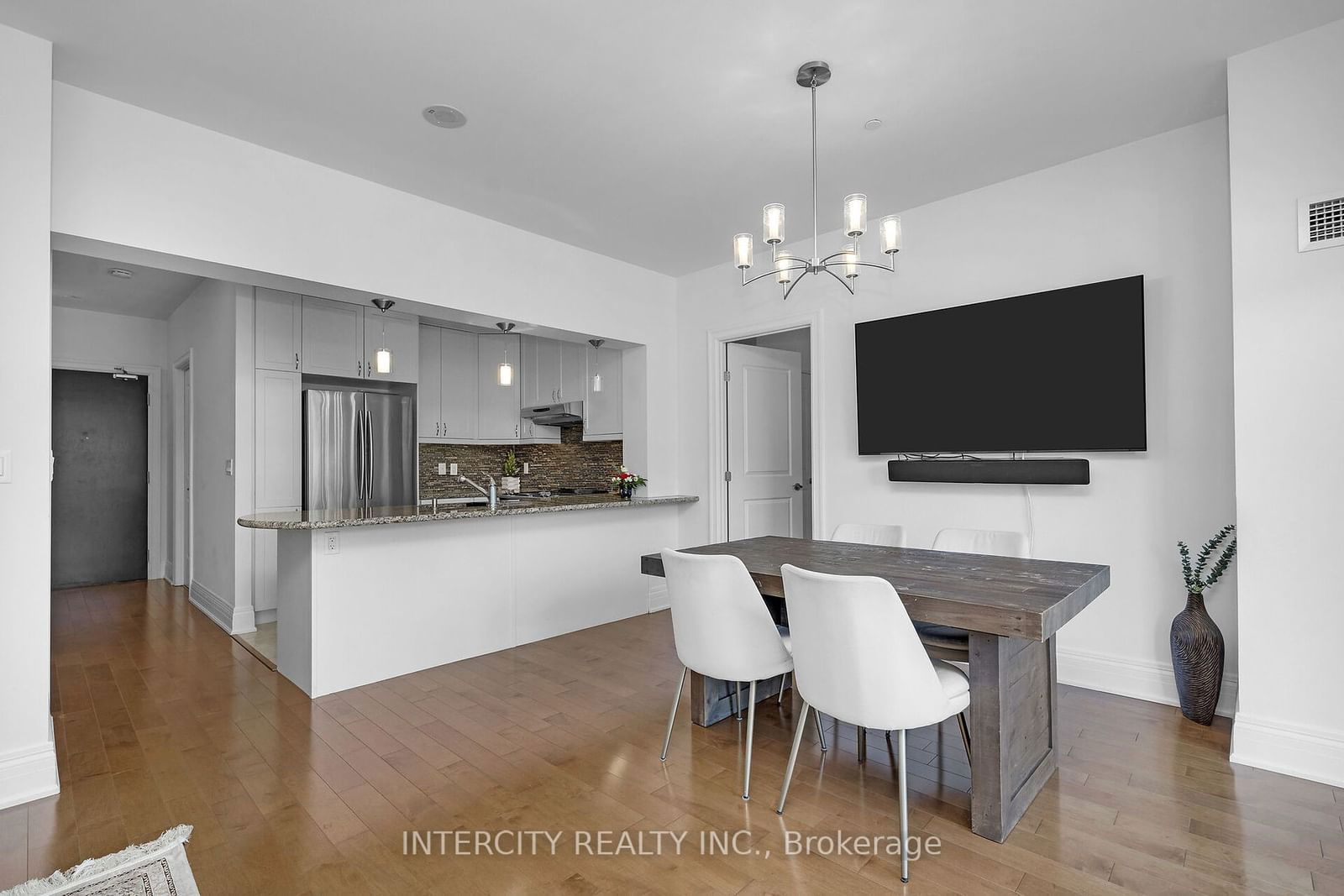 80 Burns Blvd, unit 302 for sale - image #13