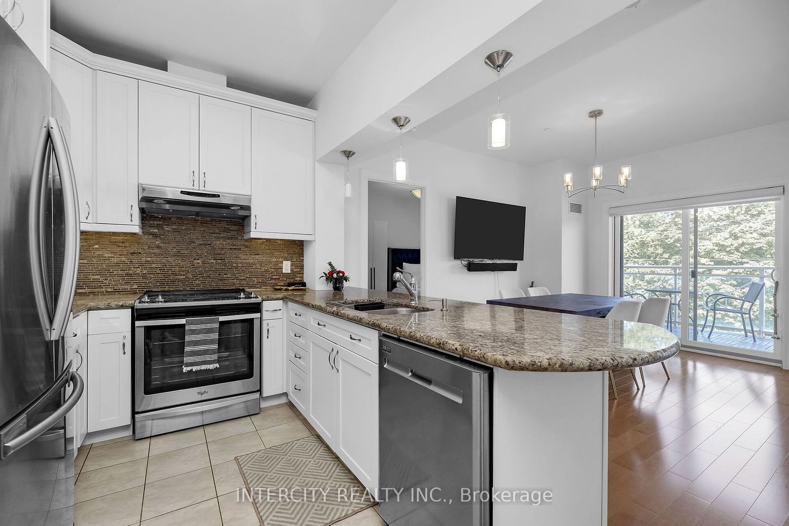 80 Burns Blvd, unit 302 for sale - image #17