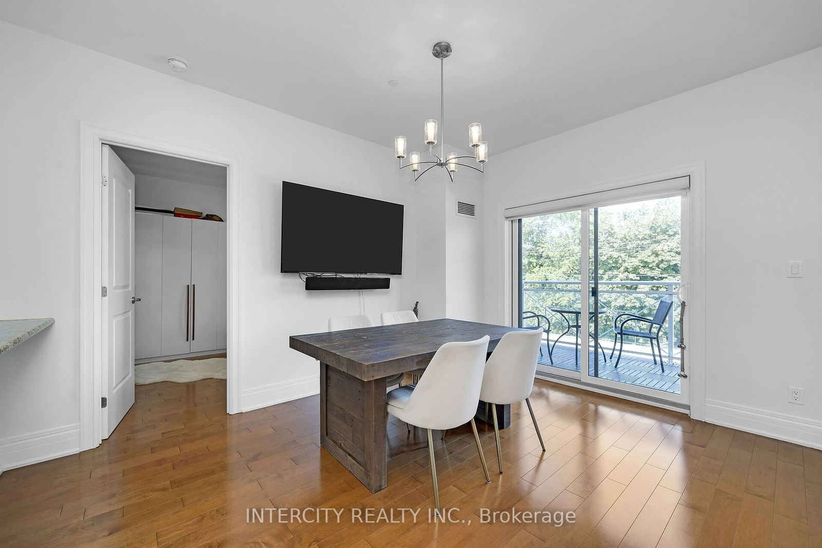 80 Burns Blvd, unit 302 for sale - image #19