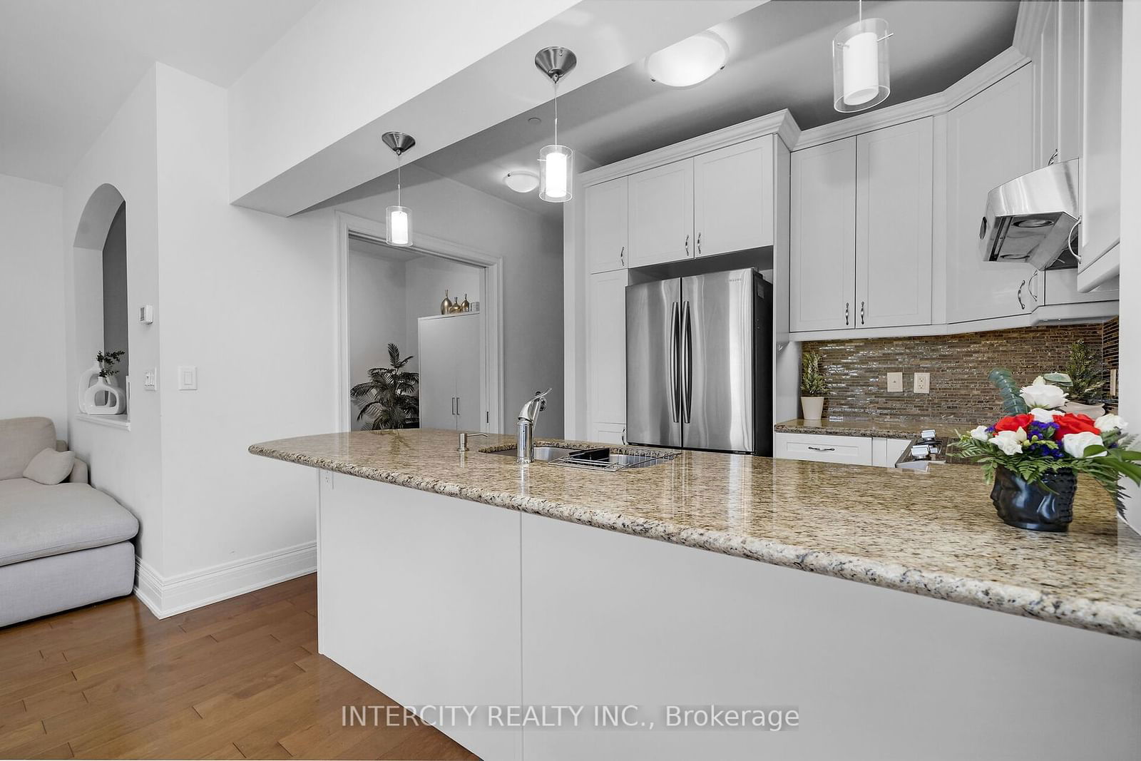 80 Burns Blvd, unit 302 for sale - image #20