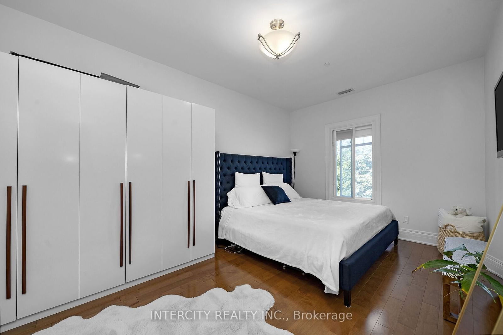 80 Burns Blvd, unit 302 for sale - image #24