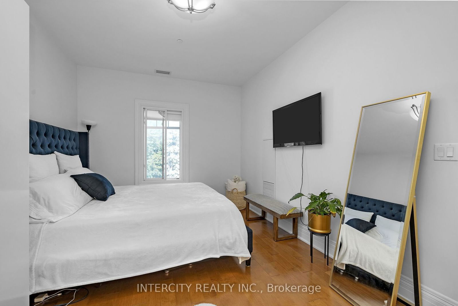 80 Burns Blvd, unit 302 for sale - image #25