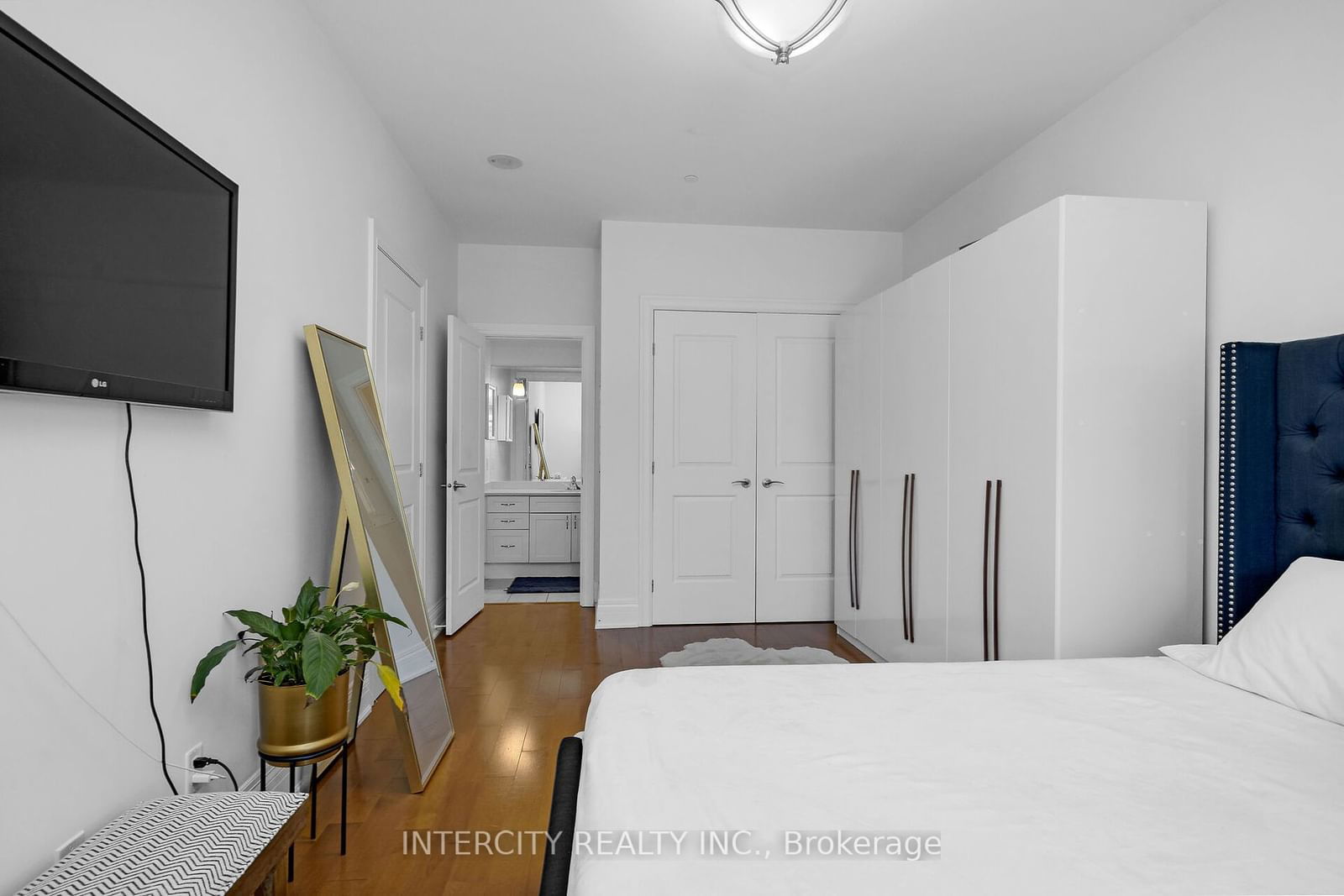 80 Burns Blvd, unit 302 for sale - image #26