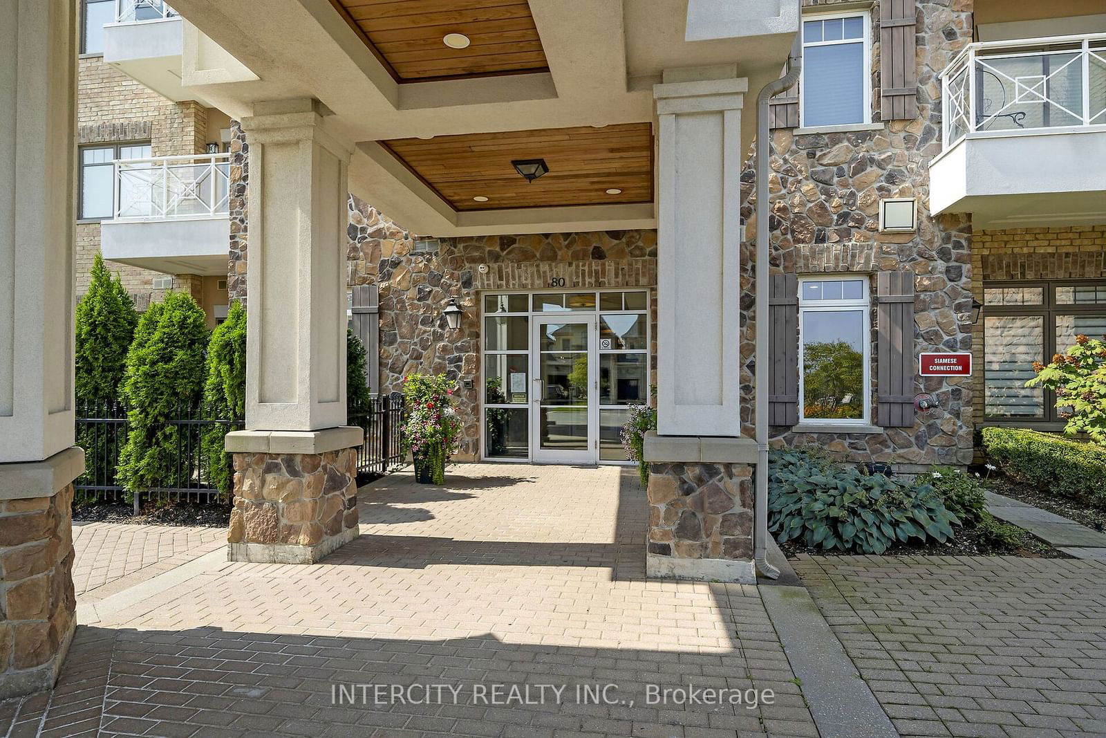 80 Burns Blvd, unit 302 for sale - image #3