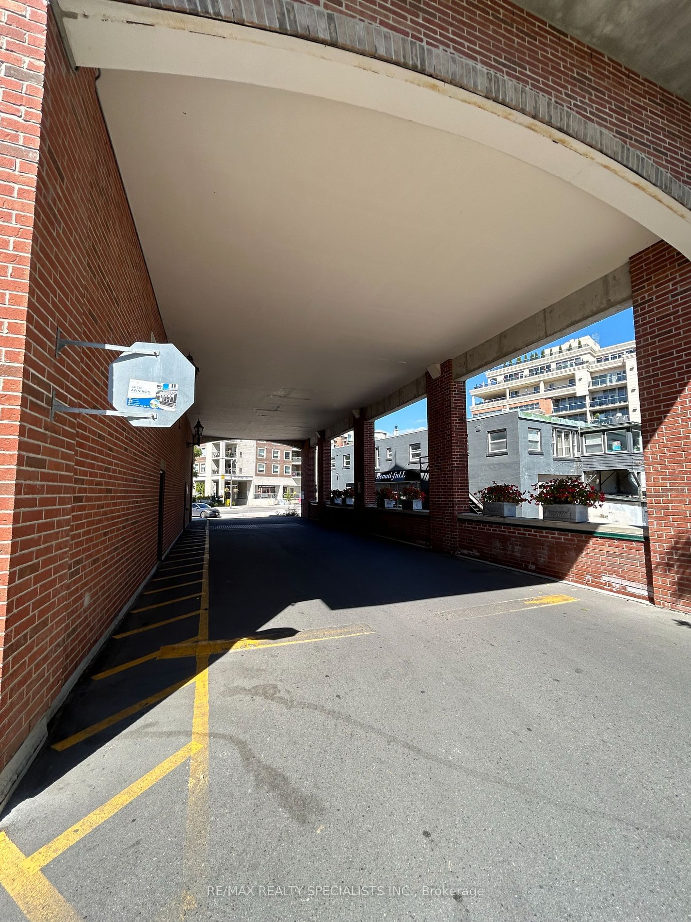 121 Woodbridge Ave, unit 412 for sale - image #2