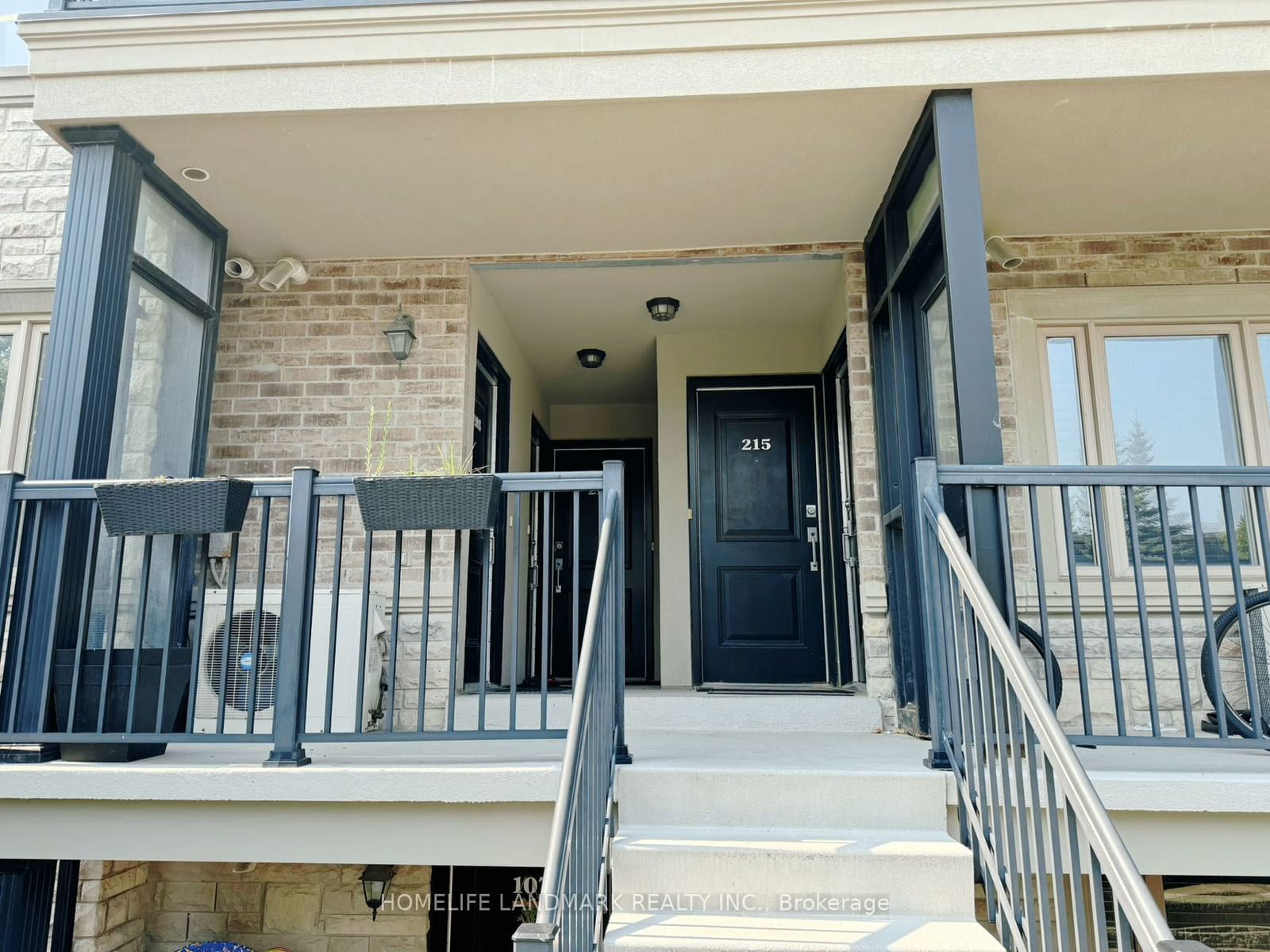 320 John St, unit 215 for rent