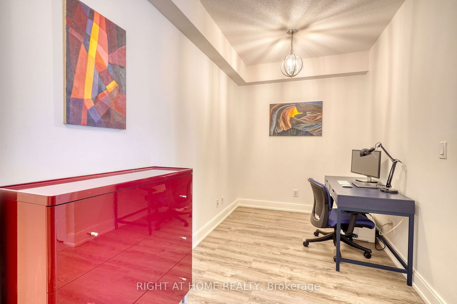 9600 Yonge St, unit 301 for sale