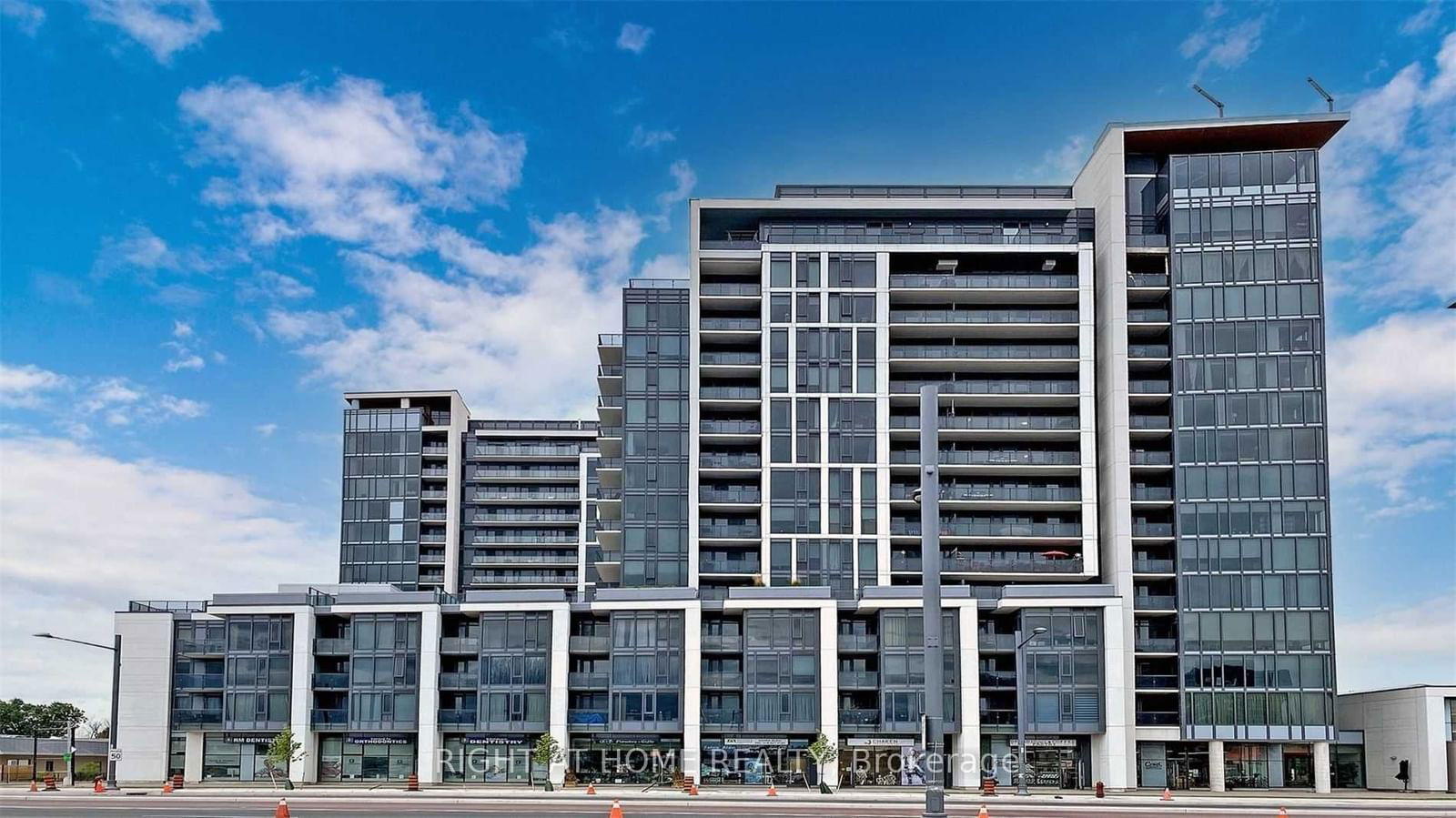 9600 Yonge St, unit 301 for sale