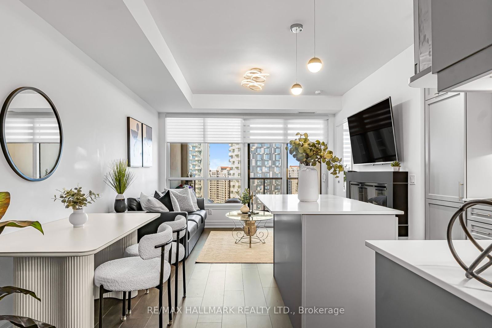 9075 Jane St W, unit 1702 for sale - image #2