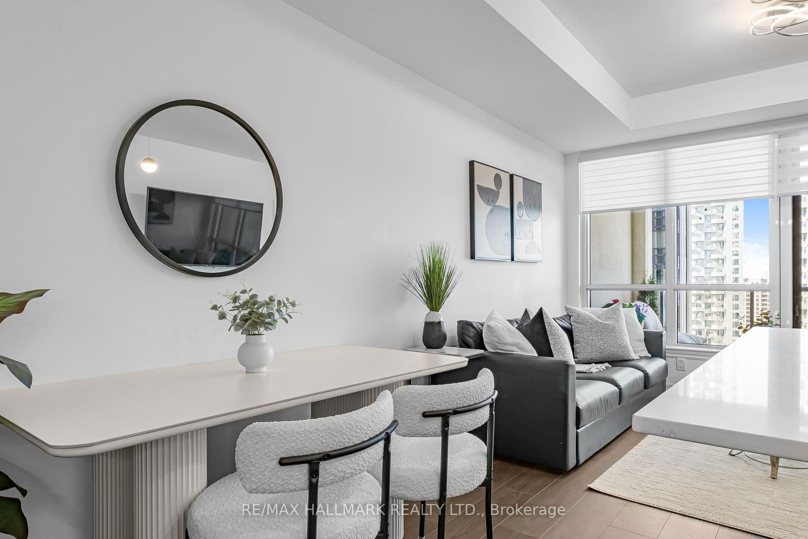 9075 Jane St W, unit 1702 for sale - image #3