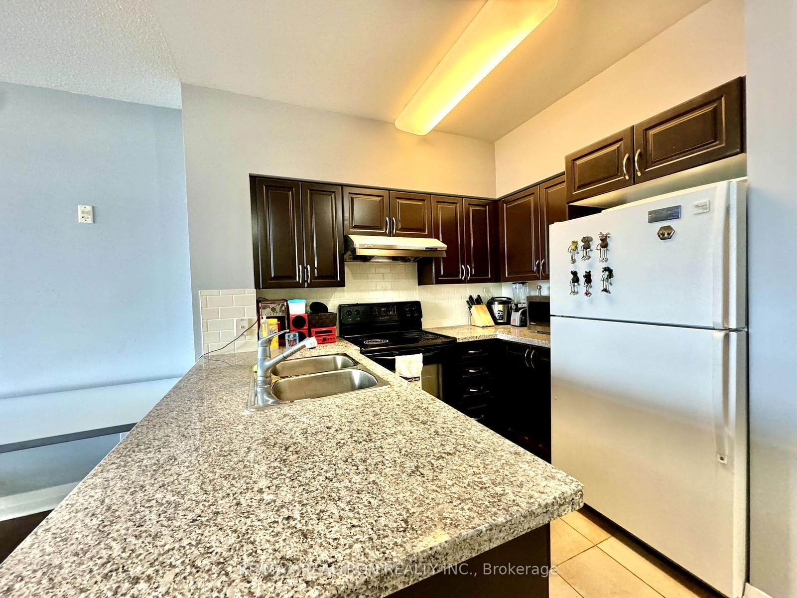 7363 Kennedy Rd, unit PH05 for sale - image #4