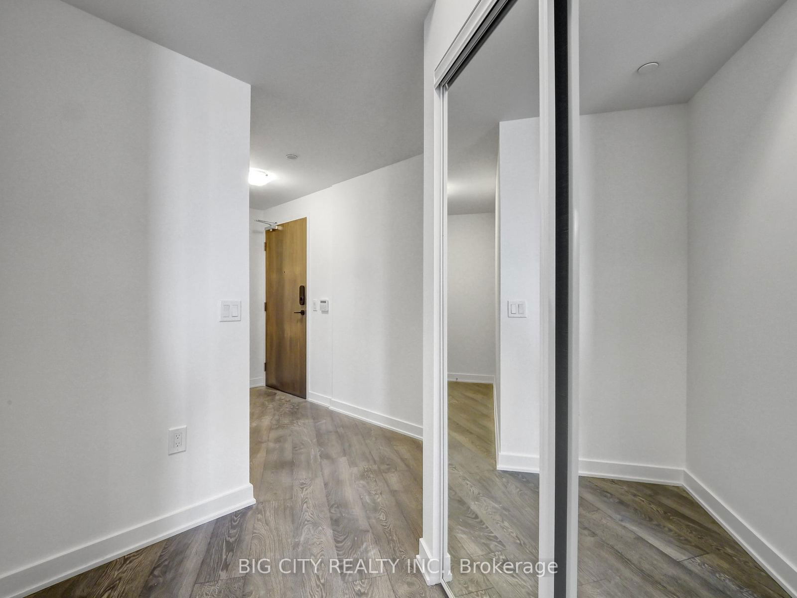 120 Eagle Rock Way, unit 211 for sale - image #5