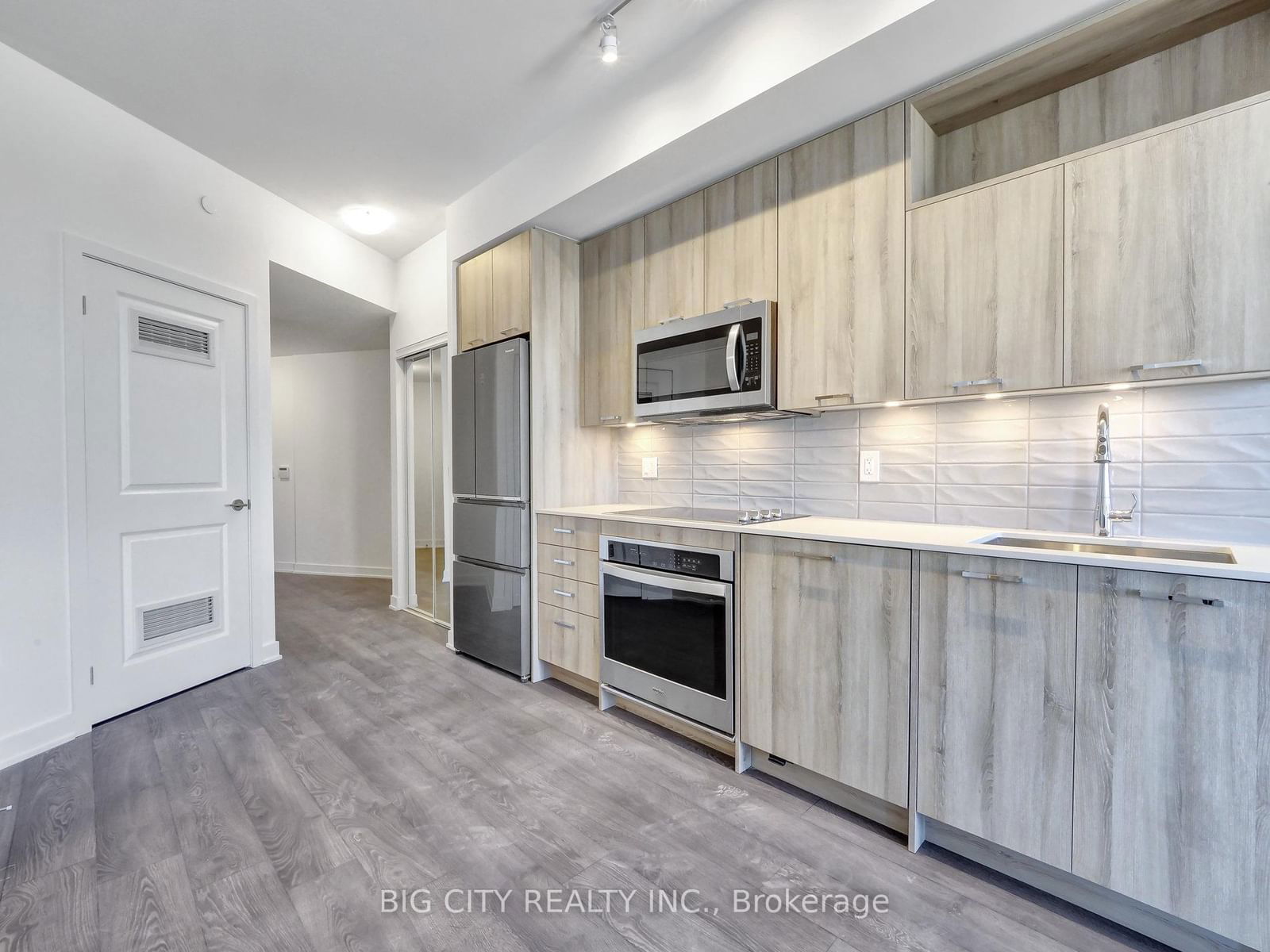 120 Eagle Rock Way, unit 211 for sale