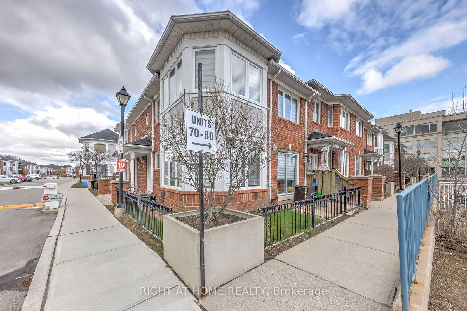 18 Clark Ave Townhomes, Vaughan, Toronto