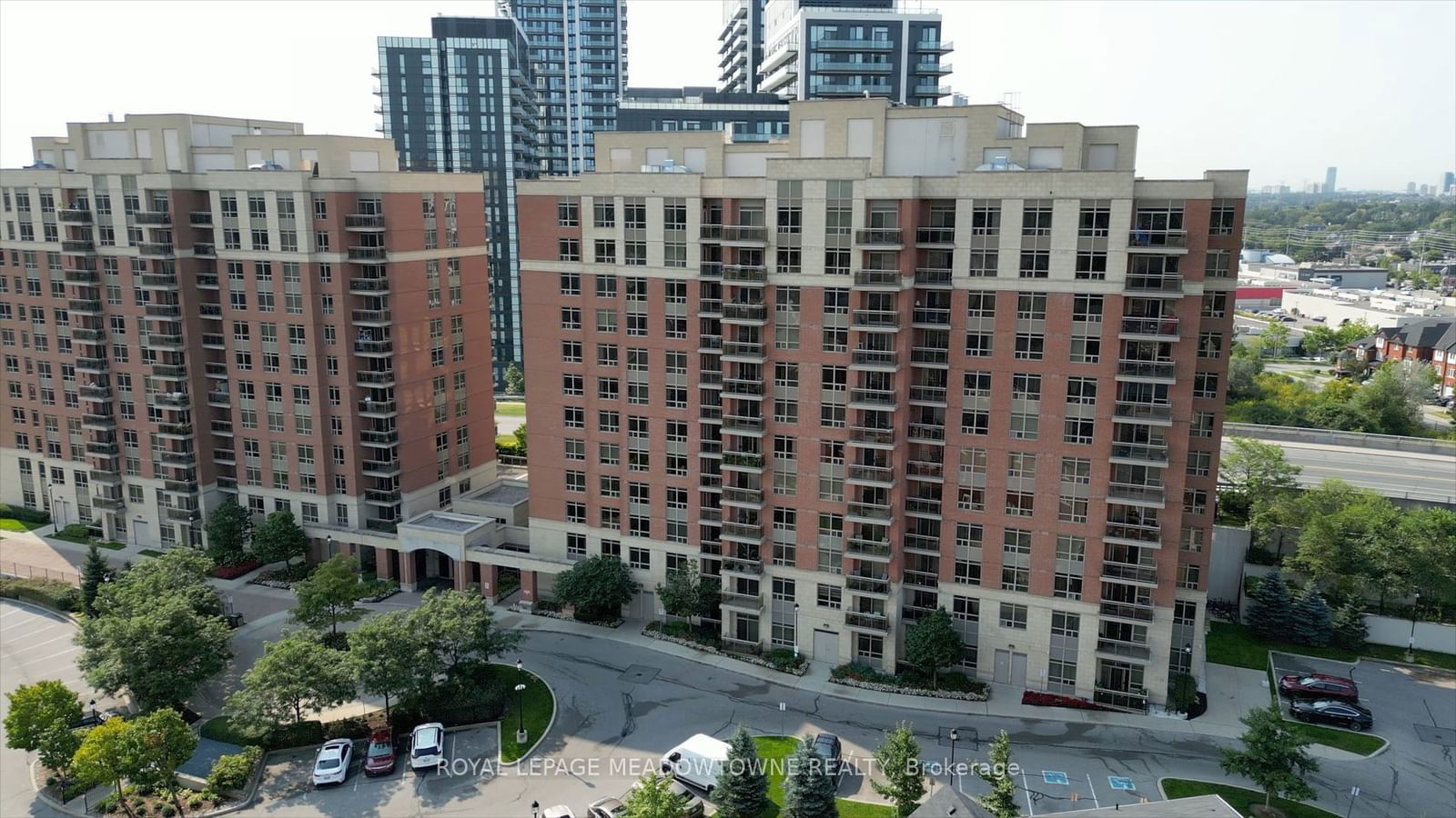 75 King William Cres, unit 203 for sale