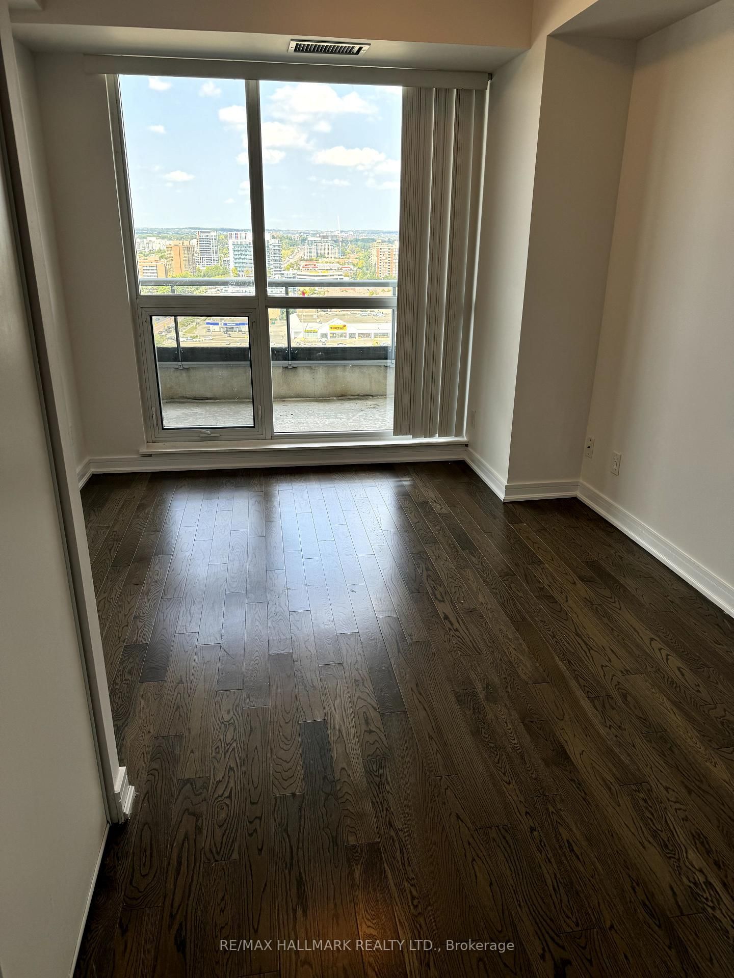 9205 Yonge St, unit 1701 for rent - image #6